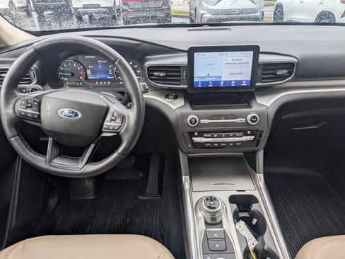 Used 2020 Ford Explorer XLT image 10