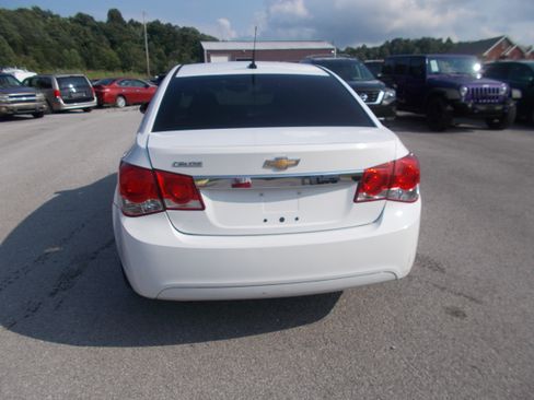 Used 2014 Chevrolet Cruze LS FWD image 3