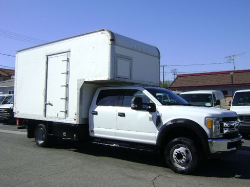 Used 2017 Ford F550 image 4