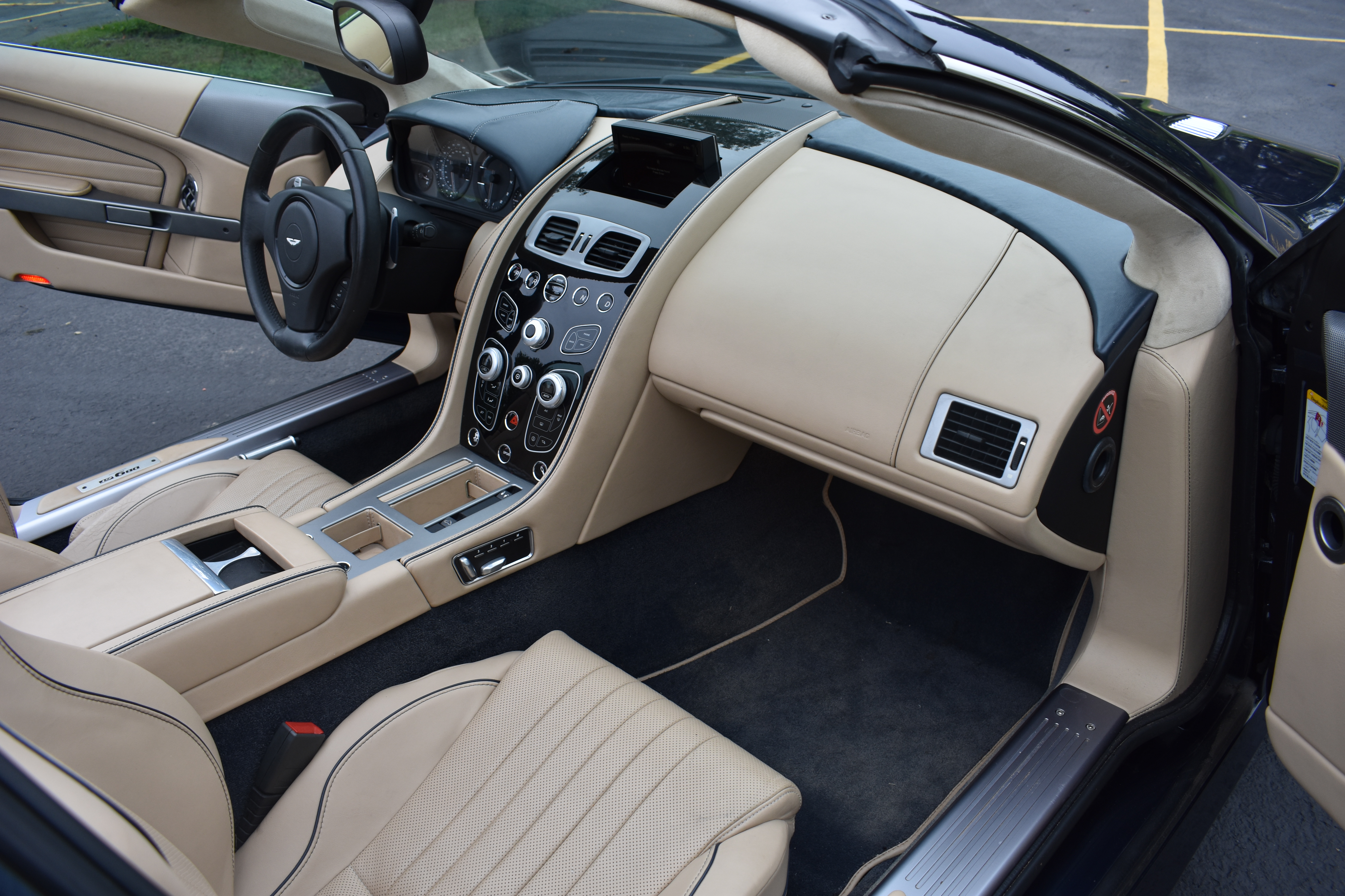 Used 2016 Aston Martin DB9 GT Volante RWD image 42