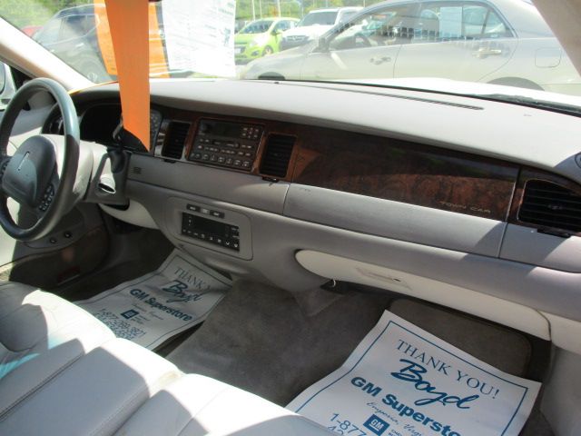 Used 2000 Lincoln Town Car Signature RWD image 21