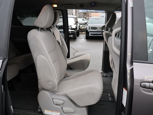 Used 2020 Toyota Sienna LE image 16