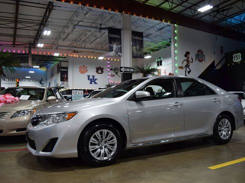 Used 2013 Toyota Camry LE image 11