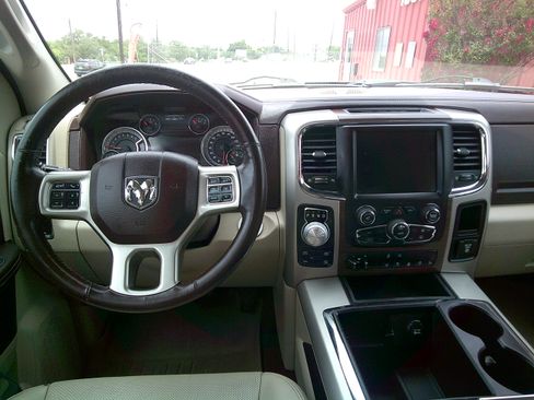Used 2014 RAM 1500 Laramie AWD/4WD image 13