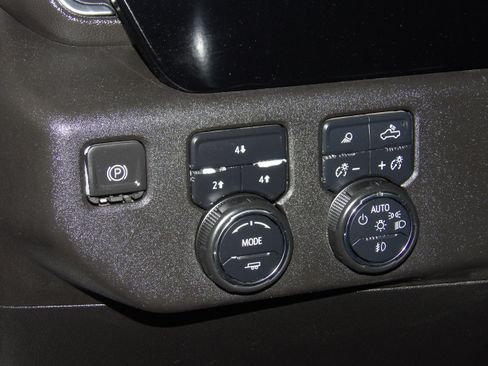 Used 2024 Chevrolet Silverado 2500 LT image 5