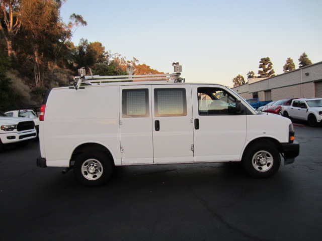 Used 2018 Chevrolet Express 2500 LT RWD image 5