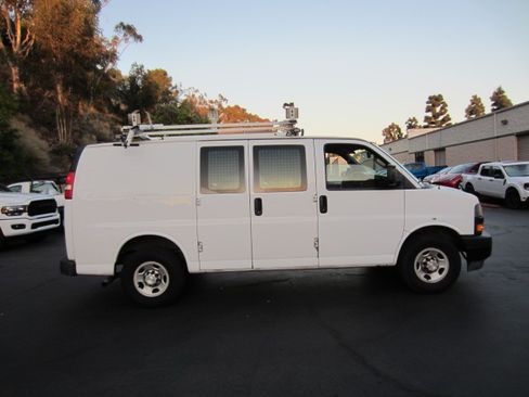 Used 2018 Chevrolet Express 2500 LT RWD image 5