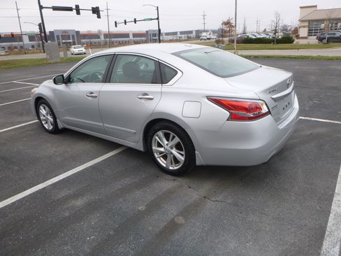 Used 2015 Nissan Altima 2.5 SV image 8