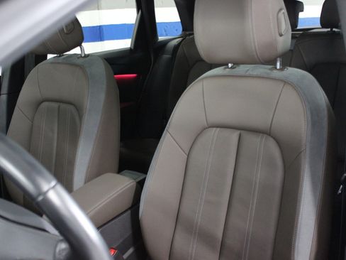 Used 2024 Audi Q4 e-tron Premium Plus image 33