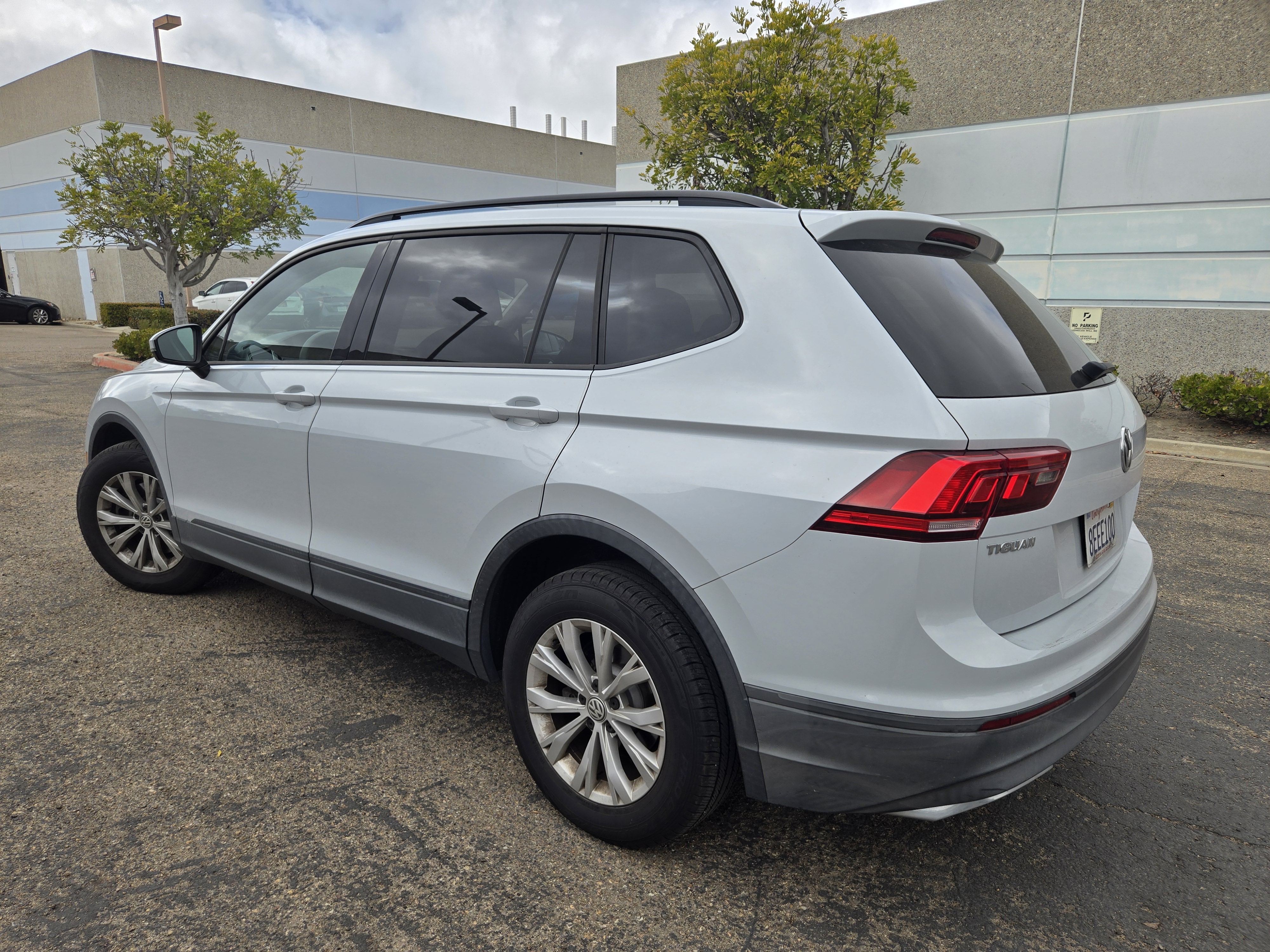 Used 2018 Volkswagen Tiguan FWD S image 3