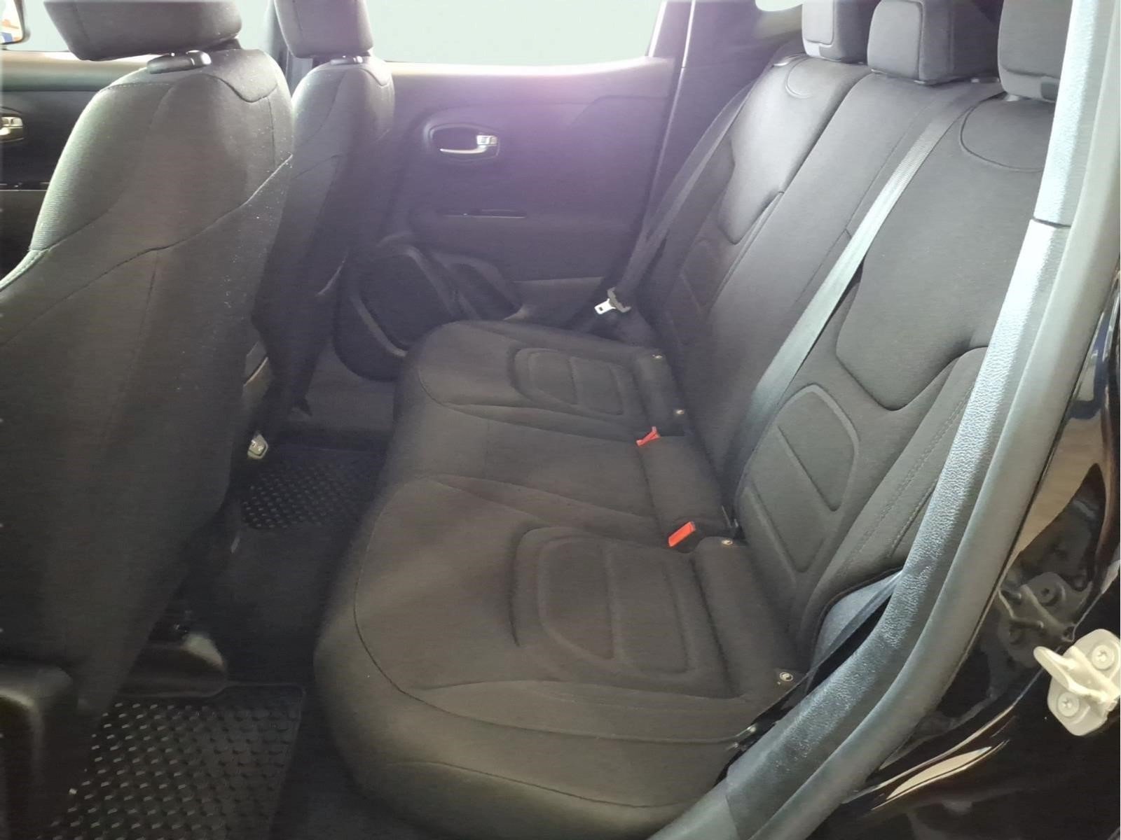 Used 2020 Jeep Renegade Latitude AWD/4WD image 10