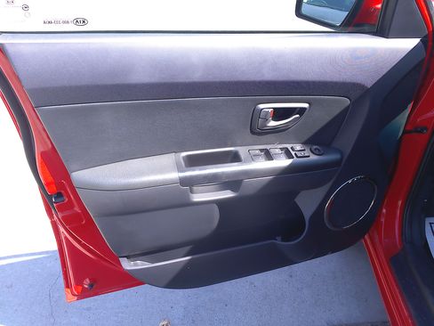 Used 2011 Kia Soul + image 9