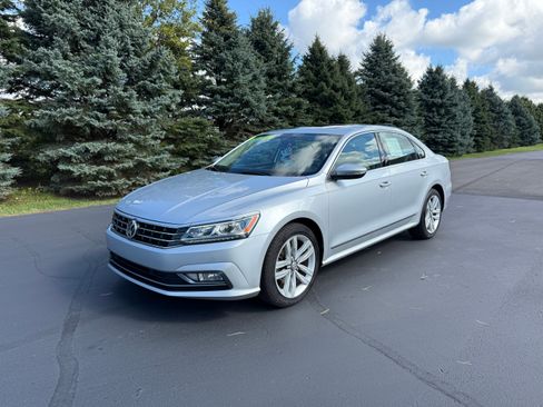 Used 2017 Volkswagen Passat 1.8T SE image 1