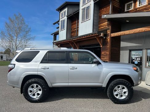 Used 2015 Toyota 4Runner SR5 Premium image 3