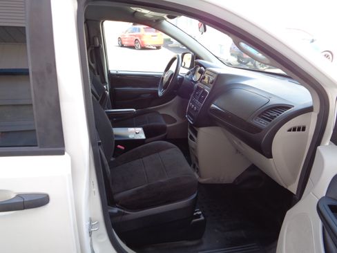 Used 2013 RAM C/V Tradesman image 8