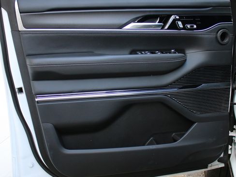 Used 2023 Jeep Grand Wagoneer 4WD Series II image 8