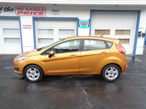 Used 2016 Ford Fiesta SE image 3