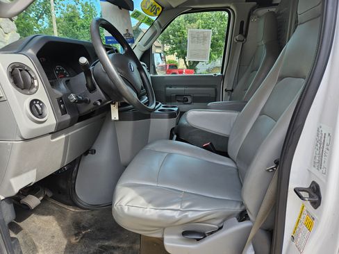 Used 2012 Ford E-250 and Econoline 250 image 10