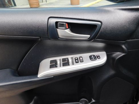 Used 2014 Toyota Camry SE FWD image 11