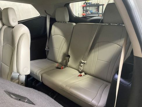 Used 2018 Buick Enclave AWD Premium image 22