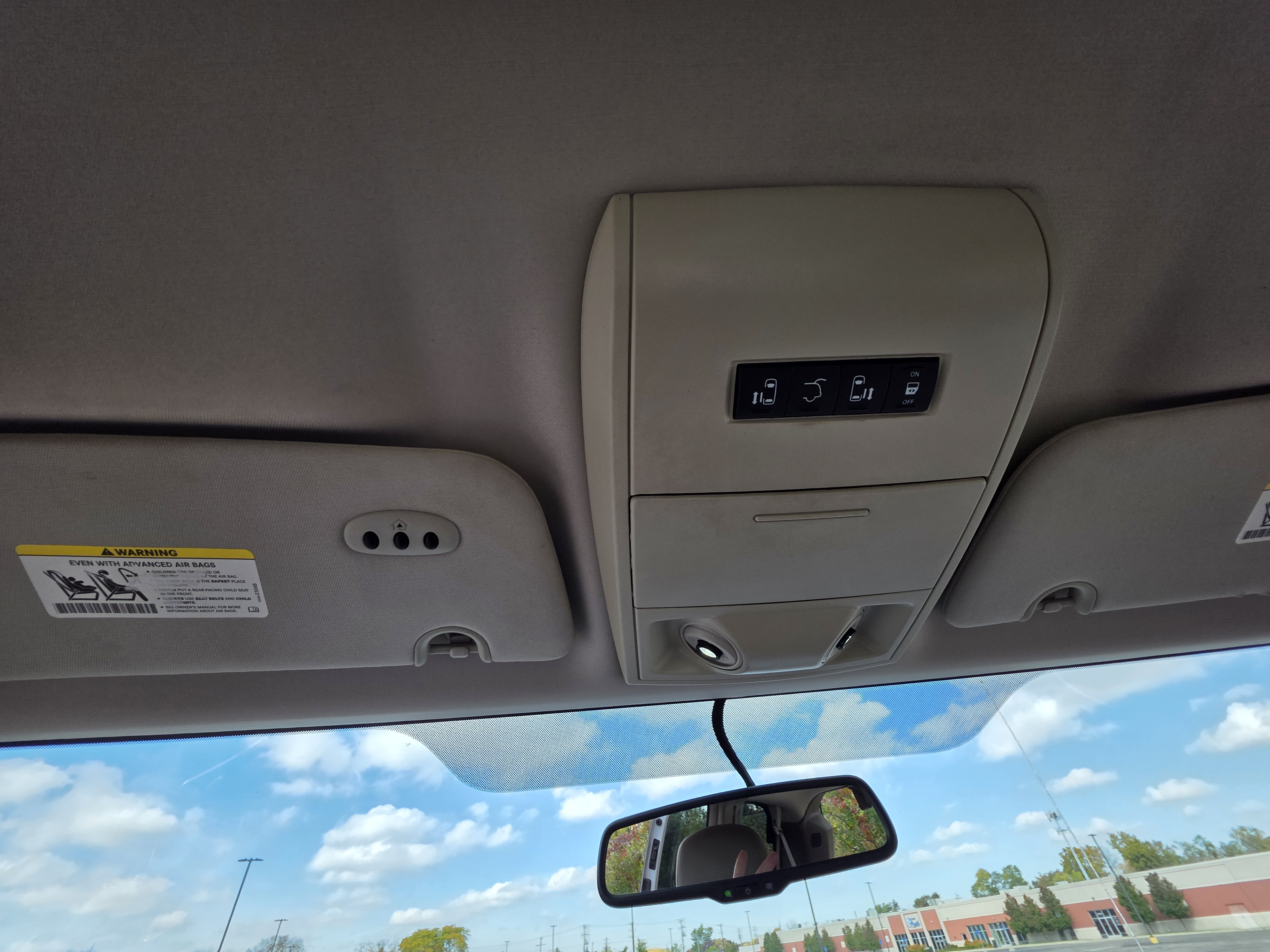 Used 2016 Chrysler Town & Country Touring FWD image 26