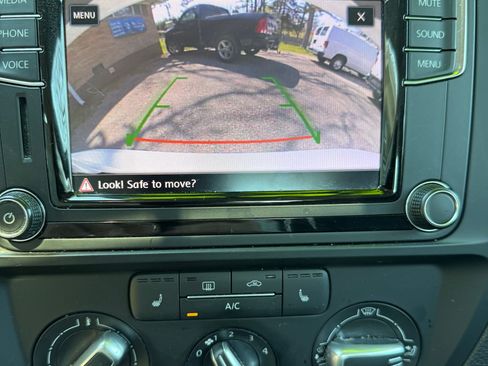 Used 2017 Volkswagen Jetta SE image 15