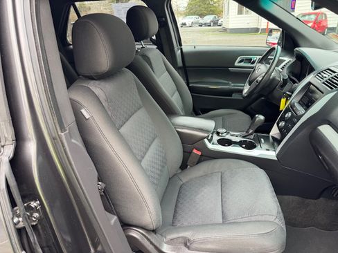 Used 2015 Ford Explorer XLT image 16