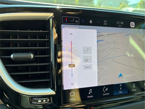 Used 2023 Chrysler Voyager LX image 32