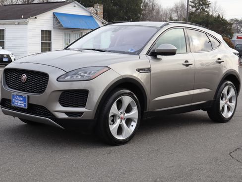 Used 2019 Jaguar E-PACE SE image 4