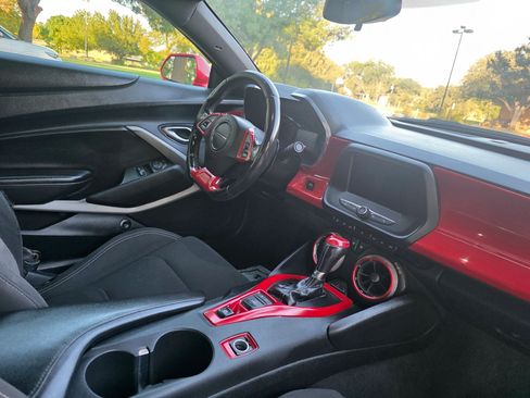 Used 2020 Chevrolet Camaro LT image 9