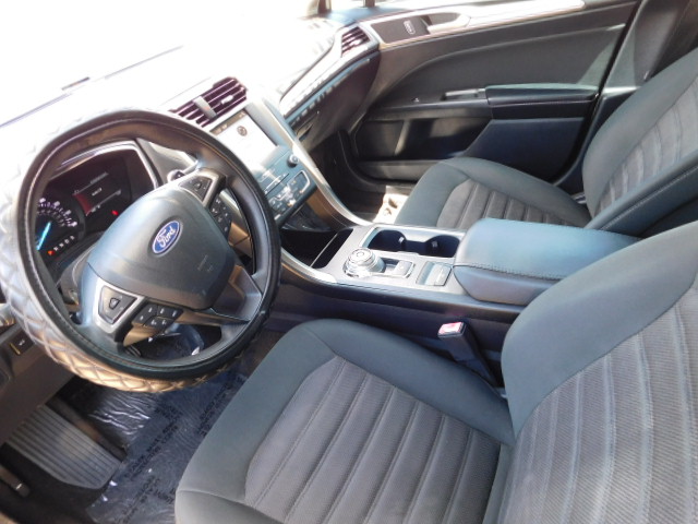 Used 2019 Ford Fusion SE FWD image 9