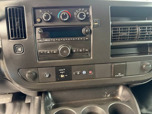 Used 2018 Chevrolet Express 2500 image 11