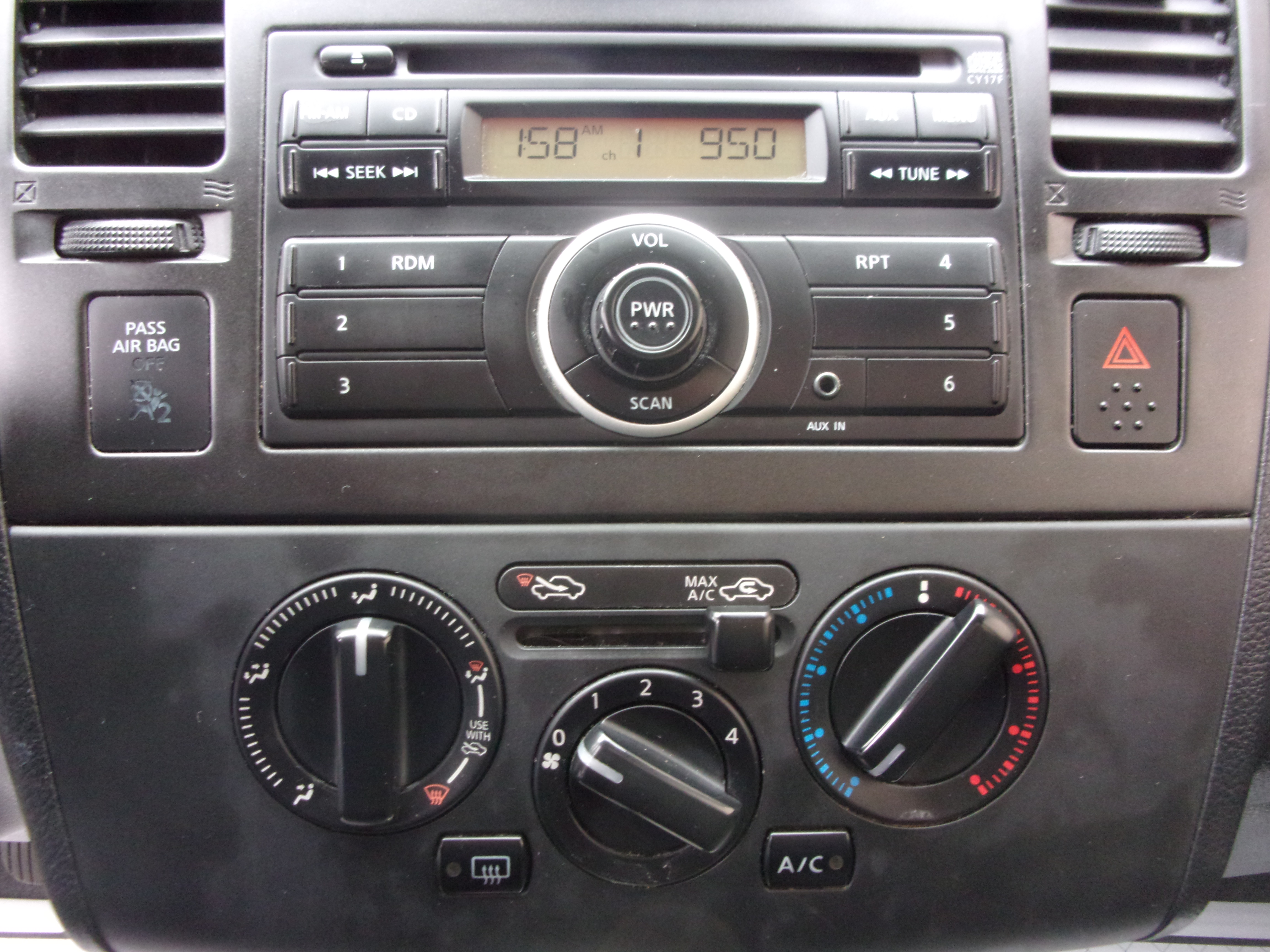 Used 2012 Nissan Versa 1.8 S Hatchback FWD image 10