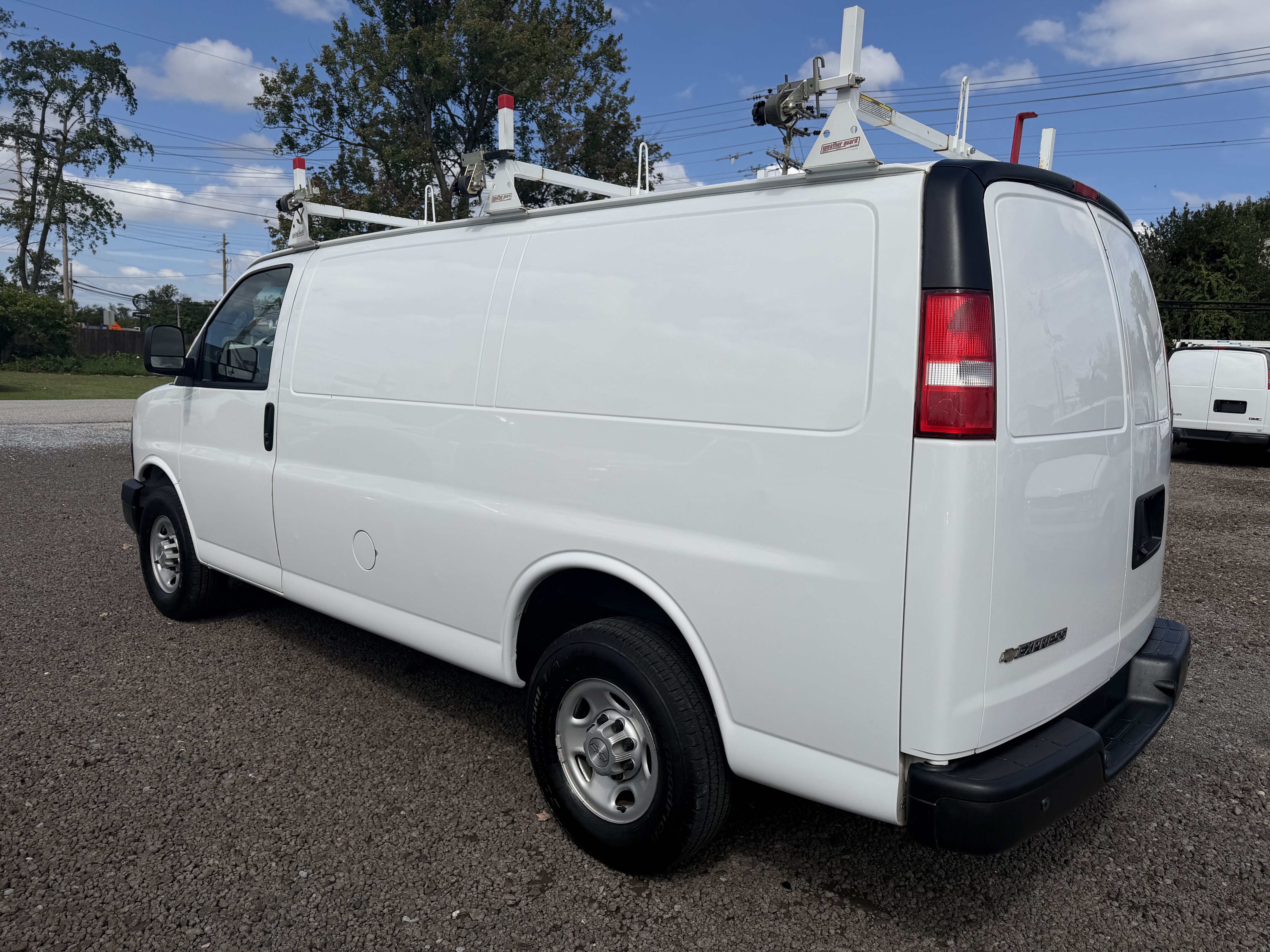 Used 2020 Chevrolet Express 2500 UNAVAIL RWD image 3