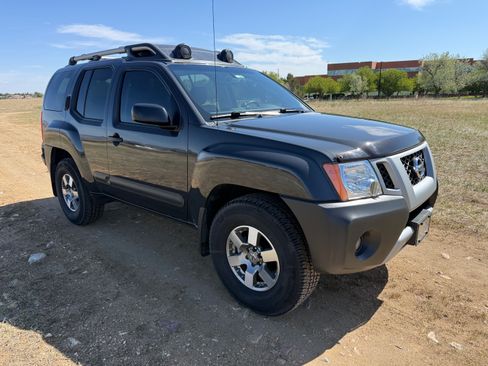 Used 2011 Nissan Xterra 4WD PRO-4X image 3