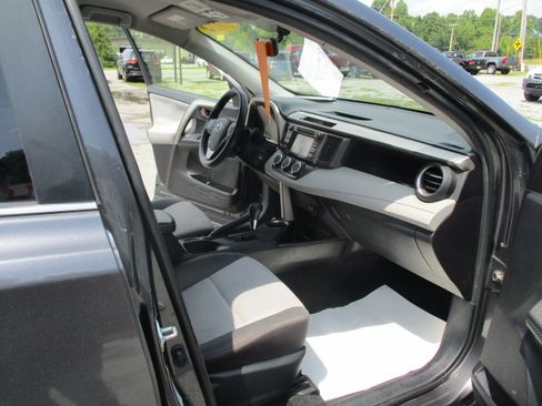Used 2014 Toyota RAV4 AWD LE image 25