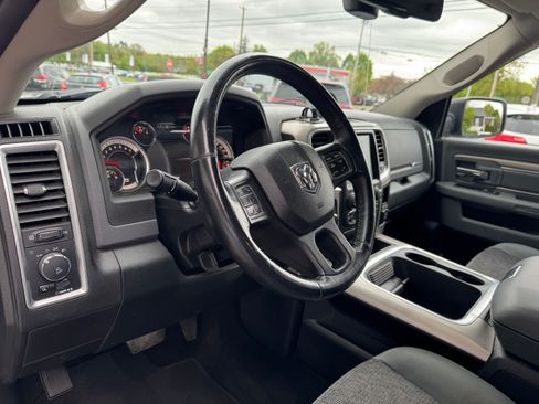 Used 2017 RAM 1500 4x4 Crew Cab Big Horn image 8