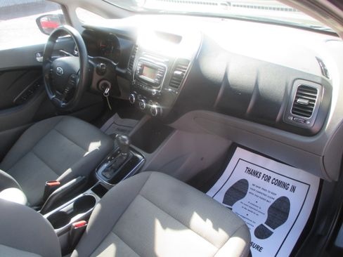Used 2017 Kia Forte LX image 3