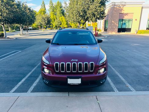 Used 2017 Jeep Cherokee FWD Sport image 4
