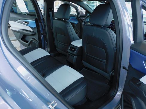 Used 2025 Chevrolet Equinox EV LT image 17