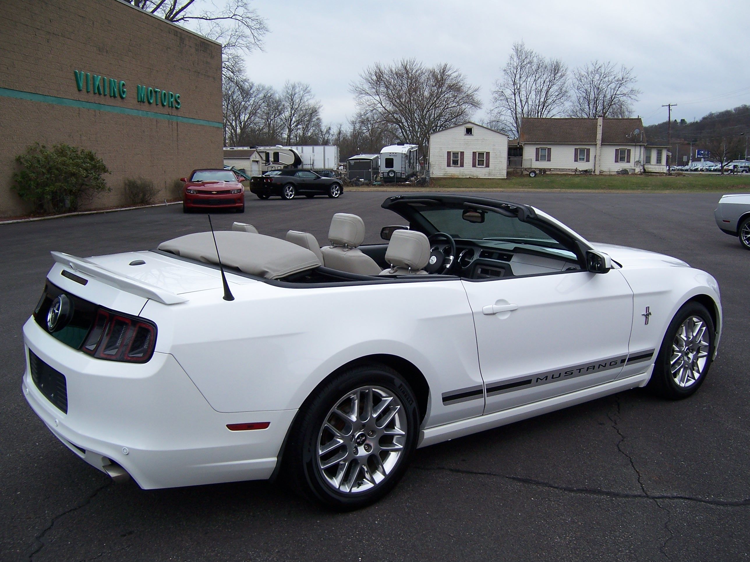 Used 2013 Ford Mustang Premium RWD image 10