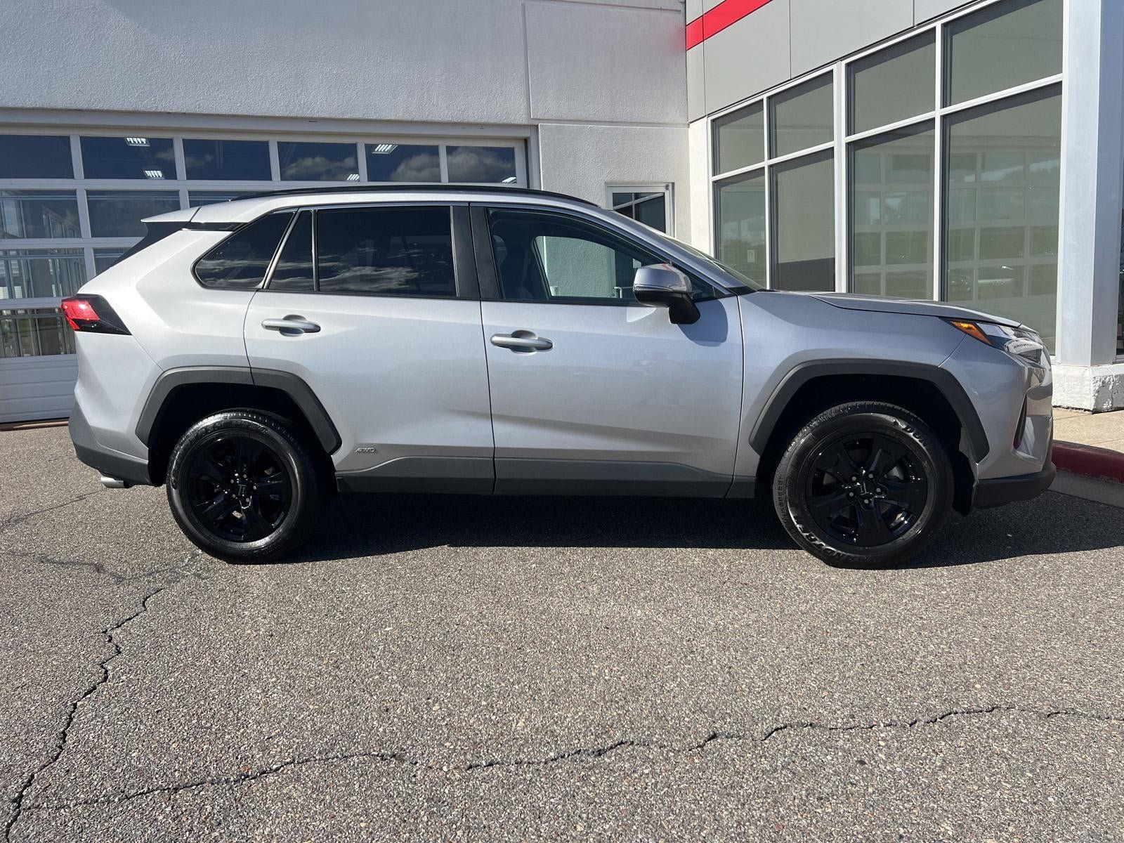 Used 2025 Toyota RAV4 XLE AWD/4WD image 26