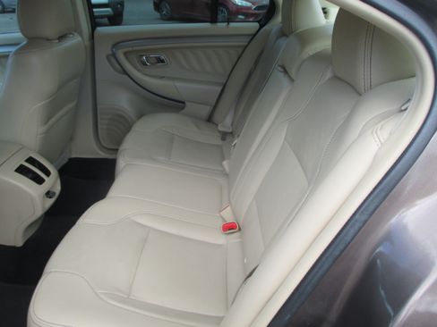 Used 2015 Ford Taurus SEL FWD image 7