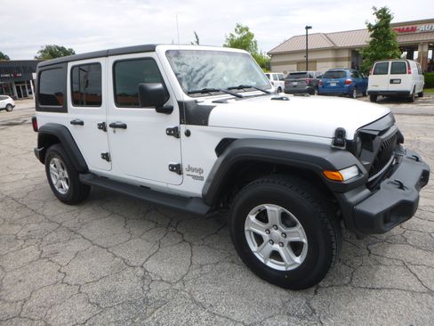Used 2019 Jeep Wrangler 4WD Unlimited Sport image 4