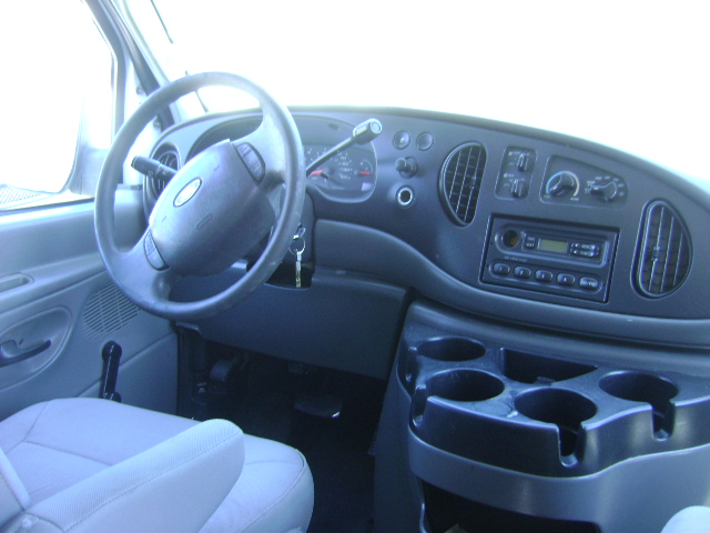 Used 2007 Ford E-350 and Econoline 350 Extended Wagon Super Duty RWD image 9