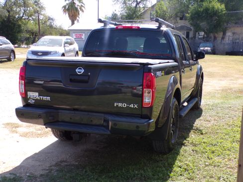 Used 2013 Nissan Frontier PRO-4X image 4