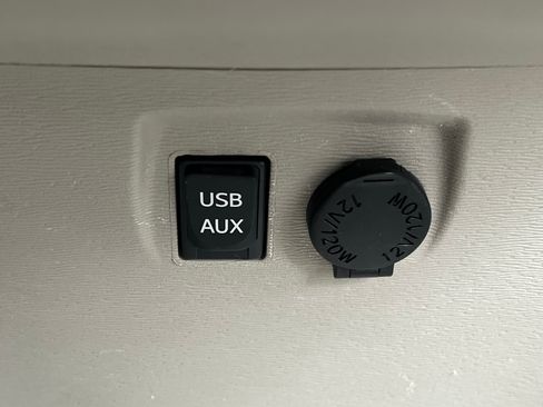 Used 2013 Toyota Sienna LE image 17