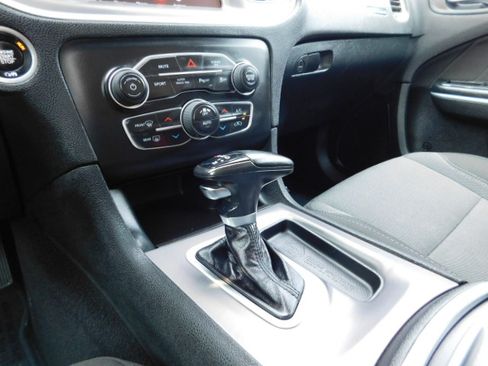 Used 2022 Dodge Charger SXT AWD image 18