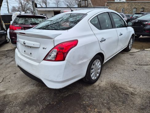 Used 2019 Nissan Versa SV image 4