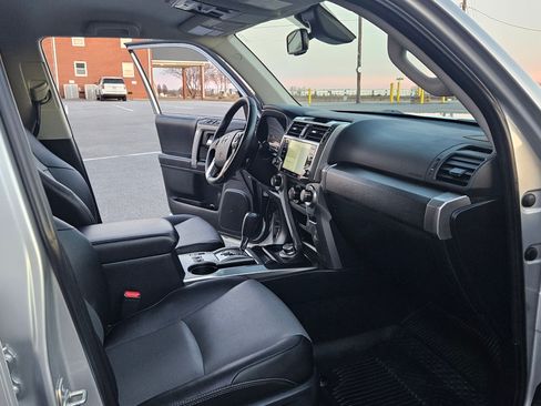 Used 2022 Toyota 4Runner SR5 Premium image 18